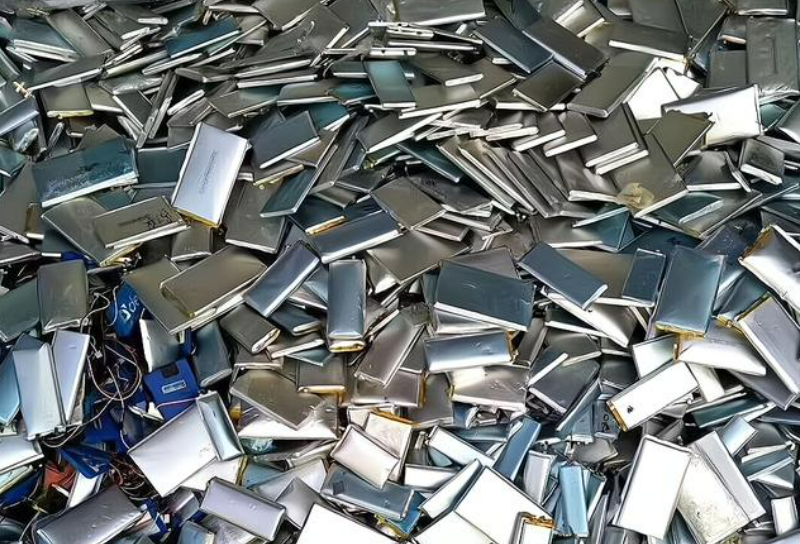 回收的廢舊動力鋰電池，經(jīng)過熱解處理，資源回收再利用